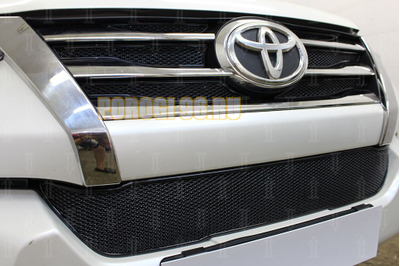 Защита радиатора Toyota Fortuner 2015- (6 частей) black верх PREMIUM