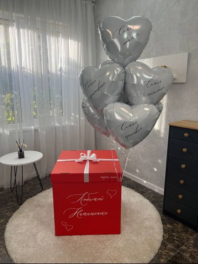 Коробка-сюрприз красная и 7 сердцами (с пожеланиями)