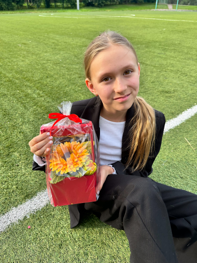 Деревянный бокс с зефирными подсолнухами