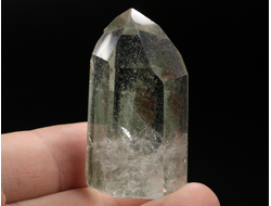 Кварц с хлоритом, кристалл полированный, Бразилия (47*26*22 мм, 41 г) №36856