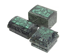 Шкатулка из змеевика с малахитовой мозаикой