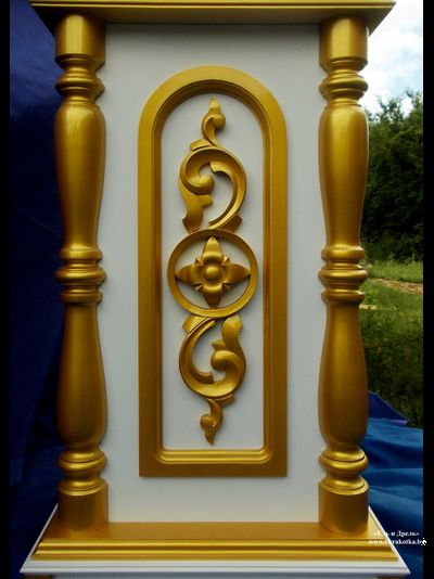 Аналой белый с золотом, с красным бархатом