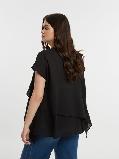 Женская блуза с воланом