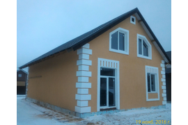 окна пвх с монтажом в загородном доме. В заказе присутствуют двери ПВХ и окна-трапеции.