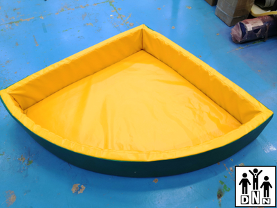 Детский сухой бассейн угловой зеленый без аппликаций