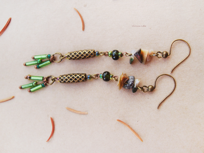 "Сокровище хвойного леса", бохо-серьги с кварцем и чешским бисером