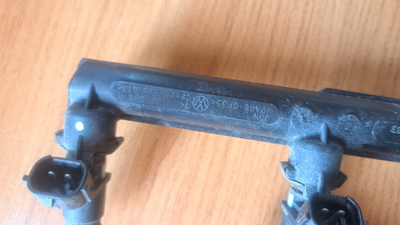 Топливная рампа с форсунками SKODA RAPID