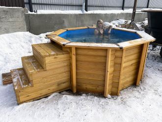 Деревянный банный чан с подогревом 200 х 200 см на 6 человек с гидромассажем