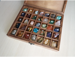 Коллекция 35 камней по 3-3,5 см, в коробке 24*20 см, вес около 1400 г  №25741