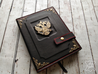 ежедневник с гербом, подарок руководителю, ежедневник из натуральной кожи на заказ, старинная книга