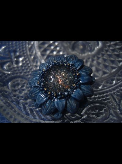 "Каллистефус Галактика", мини брошь с космическим цветком