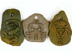 Кулоны, резьба по гальке и камню (Знаки зодиака)