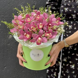 Доставка цветов в Волгограде - FLOWER34.RU - Шляпная коробка с орхидеями