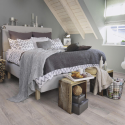 Ламинат Wineo Дуб Норвегия серебряный LA222XXLV4 в интерьере конматы