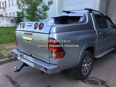 Крышка Grandbox со светодиодными задними фонарями на Toyota Hilux