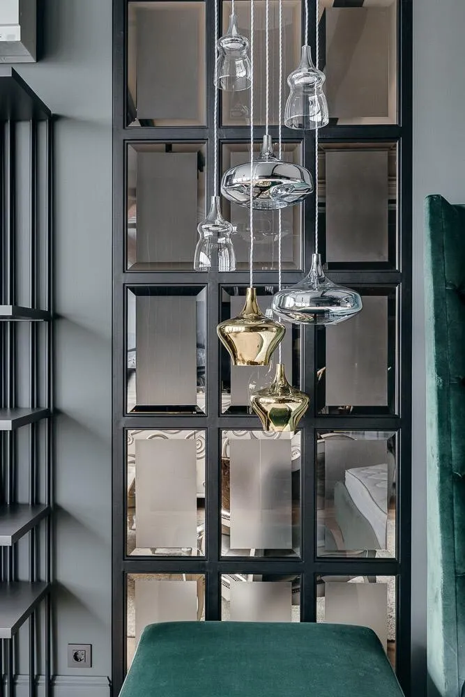 Стационарная  лофт перегородка с матовым стеклом и фацетом