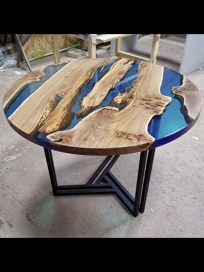 круглый стол из спила с рекой