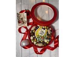 Шляпная коробка с орехами на Новый год