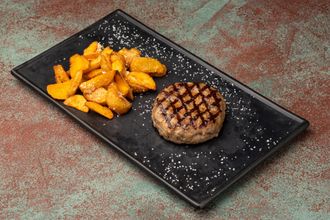 Классический рубленый бифштекс с панчеттой, обжаренный на гриле (250/50гр.)