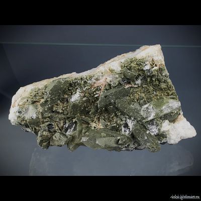 Горный хрусталь с включениями хлорита. Северная Осетия. 120*70*50мм