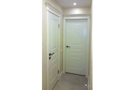 Прима 3 белая эмаль с наличниками и капитель