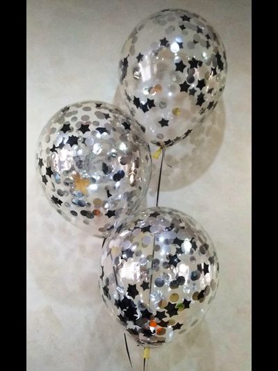 ВОЗДУШНЫЙ ШАР С ГЕЛИЕМ С КОНФЕТТИ "СЕРЕБРИСТО-ЧЕРНЫЕ ЗВЕЗДЫ" 30СМ