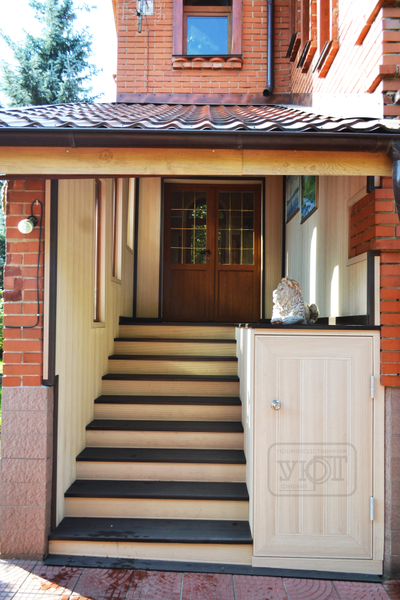 входная группа №3 (обшивка террасной доской дпк)