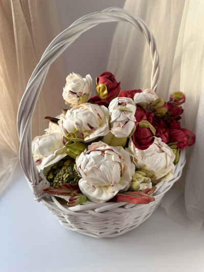 Корзина с пионами из зефира