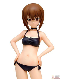 Фигурка 1/10 Махо Нисидзуми (Nishizumi Maho Beach Queens)
