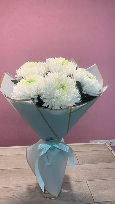 Классический букет из 5 белых хризантем Magnum White