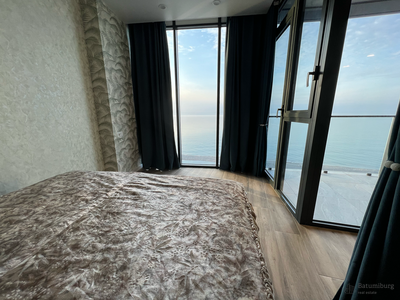 ПРОДАЁТСЯ 2-Х КОМНАТНАЯ КВАРТИРА С ШИКАРНЫМ ПРЯМЫМ ПАНОРАМНЫМ ВИДОМ НА ЧЁРНОЕ МОРЕ и город Батуми