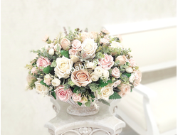 Композиция из искусственных цветов Каролина/Цветочная композиция пастельных тонов в вазе ЛОДОЧКА