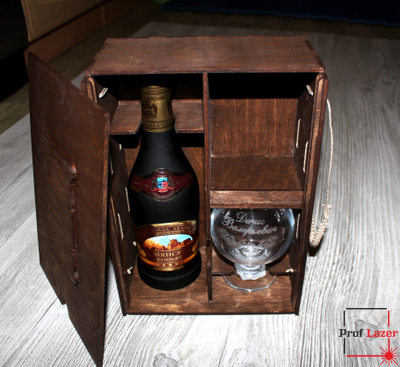 Подарочная коробка под коньяк с бокалом