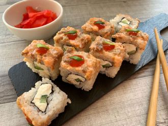 Запеченный ролл с рубленным лососем АКЦИЯ