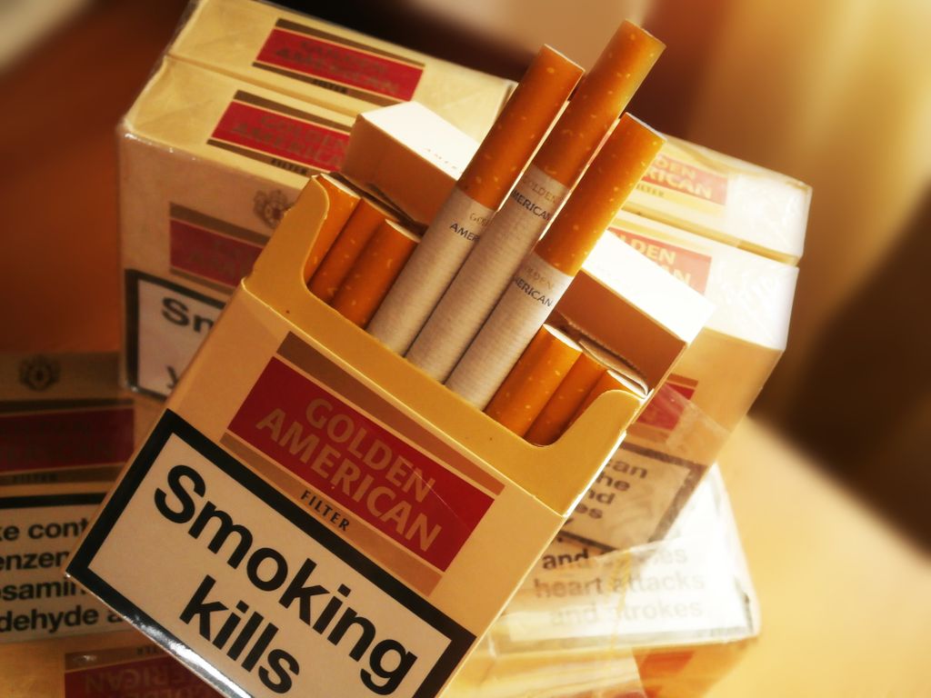 Американские сигареты компакт. Американские сигареты марки. Американский мальборо голд. Американские сигары. Сигареты golden american 25.