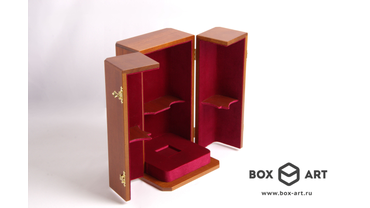 6063 Футляр распашной, с внутренними упорами для статуэтки. Изготовлен по образцу заказчика. Красное дерево, шпон крансого дерева, мдф.
