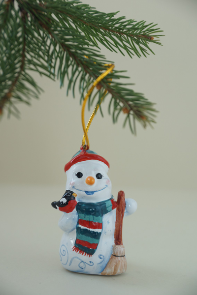 Снеговик со снегирем