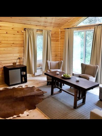 мебель для отелей - столы и журнальные столики из массива