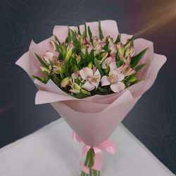 Классический букет из 9 розовых альстромерий в матовой пленке от 2name Flowers