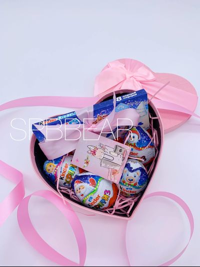 Подарочная коробка Киндер сюрприз среднее сердце розовое