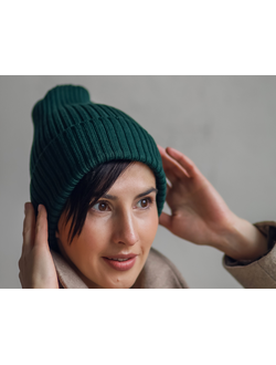 Шапка бини из мериноса (авокадо)
