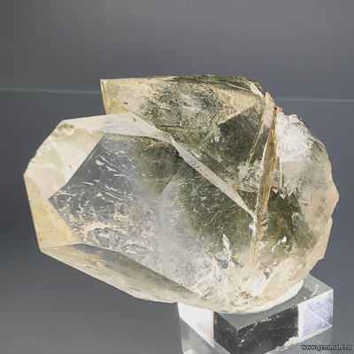 Горный хрусталь с включениями хлорита. Северная Осетия. 55*40*18мм.