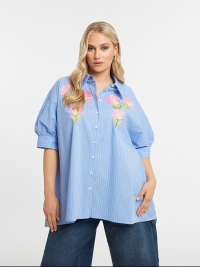 Женская блузка с принтом большого размера в модном бутике XLady