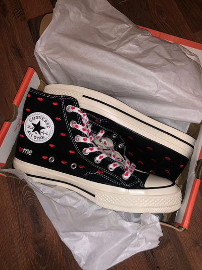 Посмотреть  Converse Chuck Taylor 70 Embroidered Lips высокие черные с губками в жизни