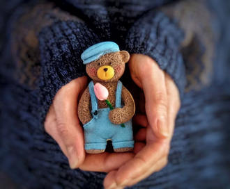 МИШКА С ТЮЛЬПАНОМ