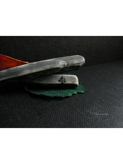 Брошь с лепестком розы "Воспоминание о былом"