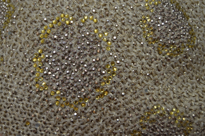 Осенний берет с украшениями для женщин фото