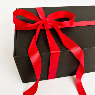 Большая подарочная коробка GILEV 37x26x12см с красной лентой и наполнителем