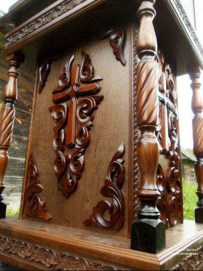 Часть резного аналоя