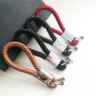 БРЕЛОК С КОЖАНЫМ ПЛЕТЁНЫМ РЕМЕШКОМ С ЛОГОТИПОМ АВТО ЧЁРНЫЙ